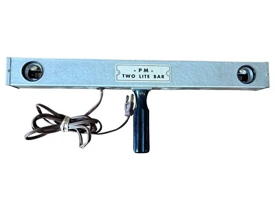 PM Two Lite Bar Vintage COMO ESTÁ Manejado Dos Bombillas Luz con Enchufe Foto 1 de 4