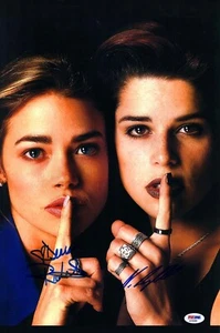 NEVE CAMPBELL & DENISE RICHARDS signed Auto "WILD THINGS" 11x17 Foto PSA/DNA - Bild 1 von 5