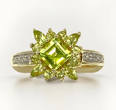 Peridot Ring 9ct Yellow Gold White gold Diamond shoulders. 2.6 grams  Size N - Image 1 of 4