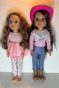 Lotto 2 Bambole Battat 14" Glitter Ragazze Moda Cowgirl Sarinia Bluebell - Foto 1 di 11