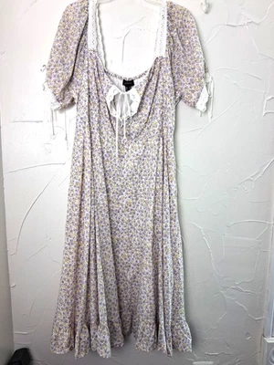 Vestido midi floral de algodón talla 1X con ojales y cinta con volantes dobladillo núcleo de cabaña Foto 1 de 4