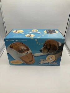 Sistema de entrenamiento profesional para perros Sharper Image Treat & Train Si398 con control remoto nuevo - Imagen 1 de 10