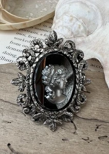Vintage Glass High Relief Mourning Filagree Cameo Black Silver Tone Brooch ๐ค - Picture 1 of 12