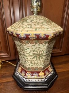 Vintage asiatische Porzellan handbemalte Lampe Achteck Pagode - Bild 1 von 17