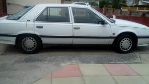 Renault 25 TXE Auto - Picture 1 of 12
