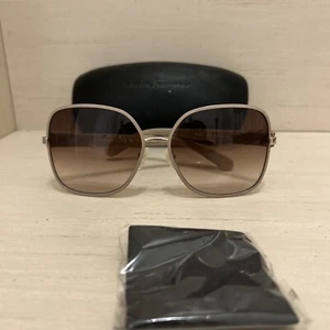 Gafas de sol Salvatore Ferragamo Burdeos cuadradas degradadas para dama SF150S 743 59 - Imagen 1 de 5