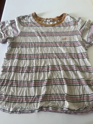 Camiseta mediana Billabong para mujer a rayas con ribete de mostaza  Foto 1 de 4