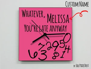 Custom Name Whatever, you're late anylowy/Rosa Cuadrado - Reloj de Pared - Imagen 1 de 4