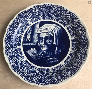 GRAND PLAT OU ASSIETTE MURALE "BOCH" - MOTIF FEMME - Photo 1/3