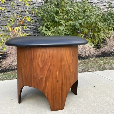 Vidrio Henry P. Mid Century de los años 50 para Richbilt Mfg. Taburete Co. con almacenamiento oculto Foto 1 de 4