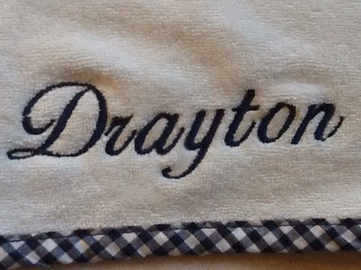 Toalla infantil Pottery Barn Kids con capucha monograma DRAYTON azul marino a cuadros nueva Foto 1 de 3