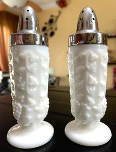 Westmoreland PANELED GRAPE White Milk Glass Salt & Pepper Shaker Set - Picture 1 of 9