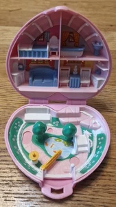 POLLY POCKET VINTAGE 1989 BLUEBIRD COUNTRY COTTAGE COMPACT TOY SET FIGUR UNCOMP - Bild 1 von 7