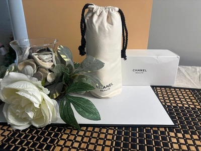 Chanel Beaute White GWP/VIP Novelty Throw Blanket - Image 1 of 4