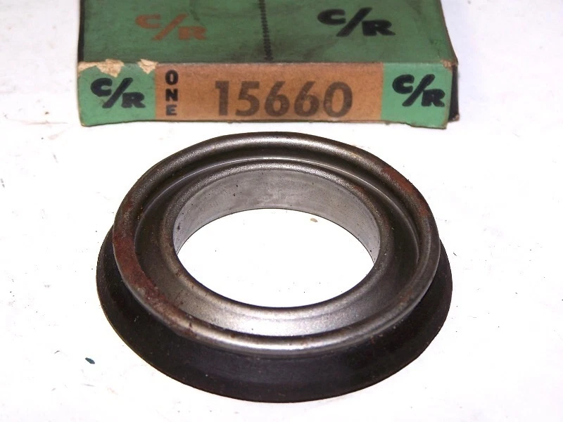 Sello de aceite C/R #15660 eje de 2,00", diámetro de 3,061", 3,066" D., ancho de 0,500", IHC Foto 1 de 1
