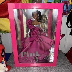 Mattel Creations Barbie Signature Pink Collection Puppe 2 #GXL13 NRFB im Versand - Bild 1 von 4