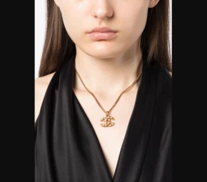 Gorgeous CHANEL Vintage 24K Gold Plated Necklace Chain CC Pendant Faux Pearl 03A - Picture 1 of 17