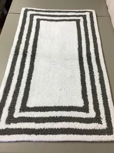 Chesapeake Merchandising Heavy Bath Rug Reversible White / Pewter #206V - Picture 1 of 3