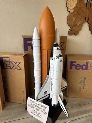 Scale model nasa Space Shuttle 1/100 Discovery - Image 1 of 4