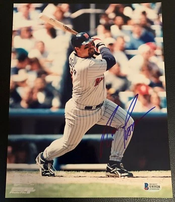 RON COOMER MINNESOTA TWINS GLOSSY REAL COLOR PHOTO 10X7 AUTOGRAPHED BECKETT COA  - Image 1 of 4