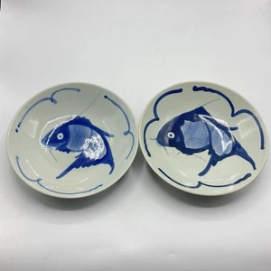 2 cuencos de sopa vintage pintados a mano de porcelana Koi carpa pescado azul y blanco 8" - Imagen 1 de 5