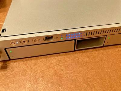 Apple Xserve 2.0GHz, 3GB RAM, 3HD con servidor OSX 10.3, 10.4 y 10.5 Foto 1 de 4