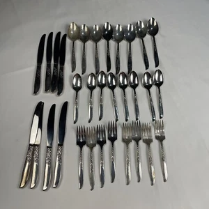 Vintage 32 Piece Wm A. Rogers Silver Overlaid Oneida LTD WILDWOOD Flatware - Picture 1 of 14