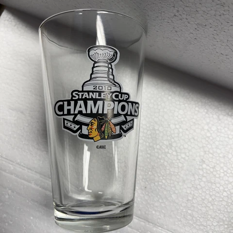 2010 stanley cup chicago Blackhawks hockey beer mug cup Glass Bud Light 6” Cover