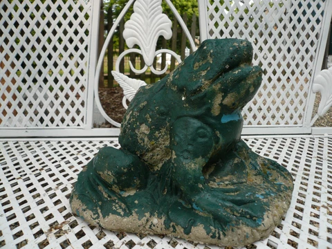VERY WEATHERED WORN BIG OLE VINTAGE CEMENT/CONCRETE GARDEN FROG/TOAD Cover