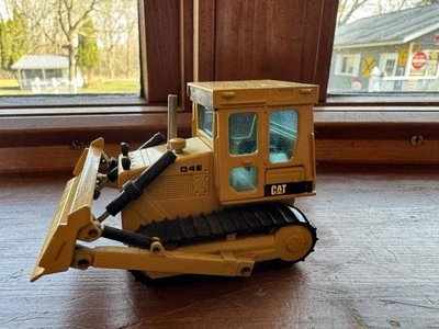 Conrad Caterpillar D4E Cat Kettendozer - Conrad 1:50 Scale Diecast #205 Germany - Image 1 of 4