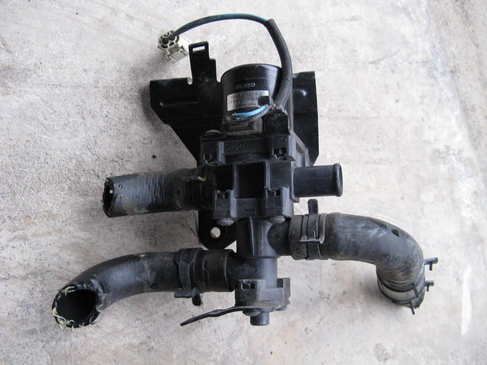 1998 1999 2000 2001 2002 2003 JAGUAR XJ8 XJ8L VANDEN PLAS HEATER VALVE PUMP  - Image 1 of 1