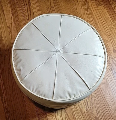 Reposapiés de vinilo MCM Mid Century reposapiés otomano vintage marfil redondo Foto 1 de 4