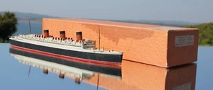 CUNARD WHITE STAR LINE RMS QUEEN MARY BASSETT LOWKE WATERLINE MODEL SHIP BOXED - Picture 1 of 13