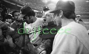 1977 Tommy Lasorda LOS ANGELES DODGERS - 35mm Baseball Negative - Picture 1 of 1