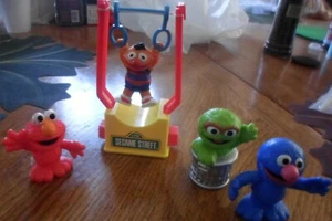 lot of 4  2013 Sesame Street Workshop 2.5" Figures Grover Oscar Elmo,ernie swing - Picture 1 of 4