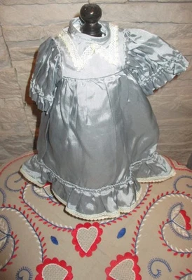 ROBE POUR POUPEE ANCIENNE  / TBE - Photo 1/3