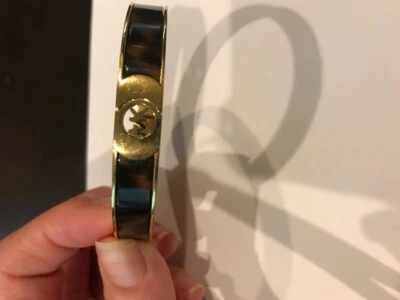 Brazalete Michael Kors Flaco Fulton, Tortuga Foto 1 de 3