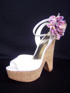 New BEBE Leah White Patent Flower sz 8 Shoes Neu Weiß Kein Schuhe - Picture 1 of 4