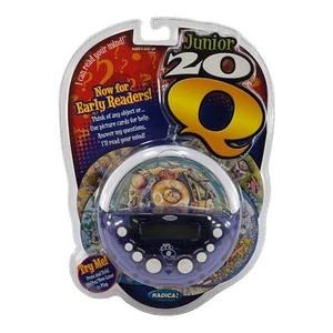 Junior 20 Q Questions Early Reader Handheld Electronic Game Radica New Sealed - Imagen 1 de 7