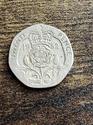 1982 Great Britain UK Elizabeth II 20 Pence Actual Coin TB5494* - Image 1 of 2