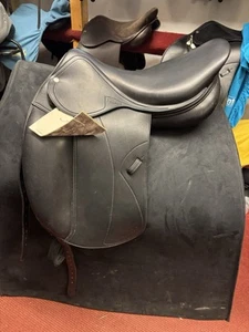NWT Amerigo Pinerola Black Dressage Saddle 17.5" +1 (MW) less than 1/2 price - Picture 1 of 7