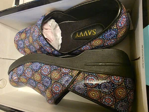 Savvy Nursing Shoes 8.5 Brandy Kaleidoscope NEW, never worn - Picture 1 of 10