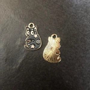 4 x Mystical Black Cat Enamel Charms - Jewellery Making Charms - Supplies - Picture 1 of 4