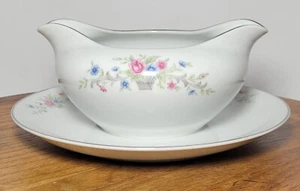Vintage Florenteen Fantasia Gravy Boat Sauce Dish with Attached UnderPlate - Picture 1 of 7