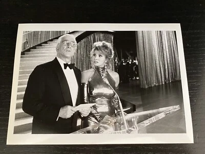 Raquel Welch Leslie Nielsen The Naked Gun 33 1/3 5 By 7 Original Photo 1994 Rare - Image 1 of 4