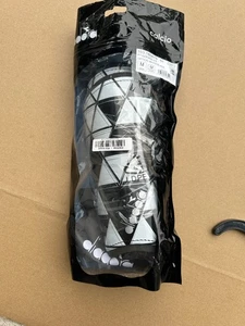 Diadora PT Azzurri HS Shin Guards Colour: OPTICAL WHITE/BLACK SIZE M - Picture 1 of 5