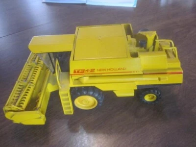 NZG Modelle 1:42 Scale Model 269: Sperry New Holland TF42 Combine Harvester RARE - Image 1 of 4