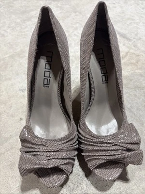 Moda Spana Women’s Peep Toe Heels Dark Snake skin Print Half Bow Sz 6 Brand New - Image 1 of 3