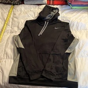 Nike Therma-Fit Size XL Hoodie Sweatshirt Black Kangaroo Pocket Logo Black/Grey - Picture 1 of 6