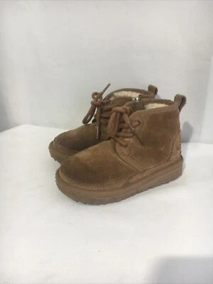 Bota Chukka UGG Kids Neumel II 1017320T Cremallera Talla 9 Niño pequeño. Foto 1 de 4